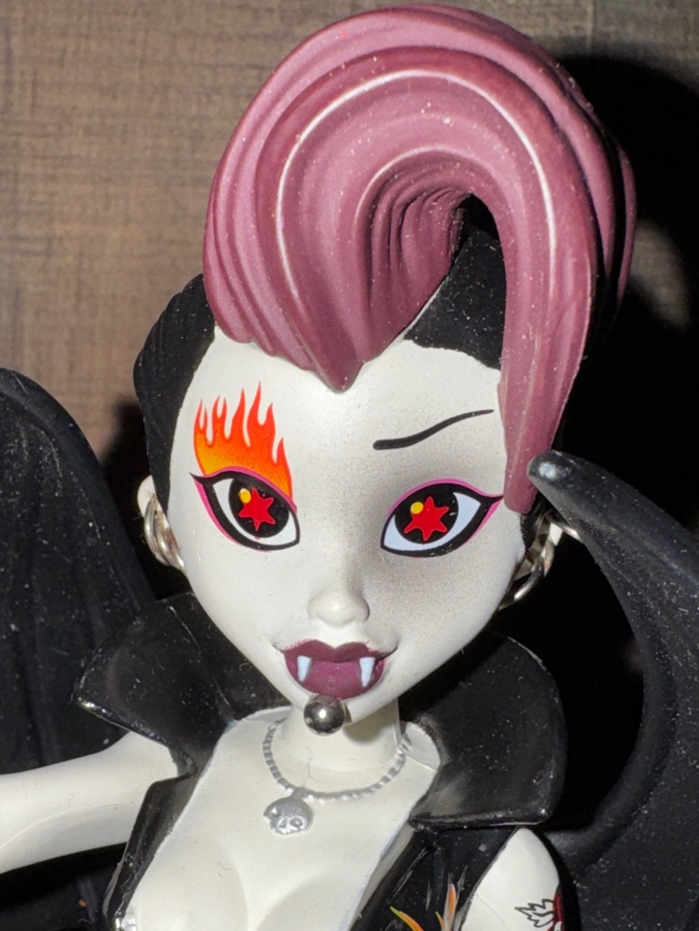 LUNABELLA WHISPERS 7 inch Bleeding Edge Series 4- hard vinyl Doll - Picture 9 of 9
